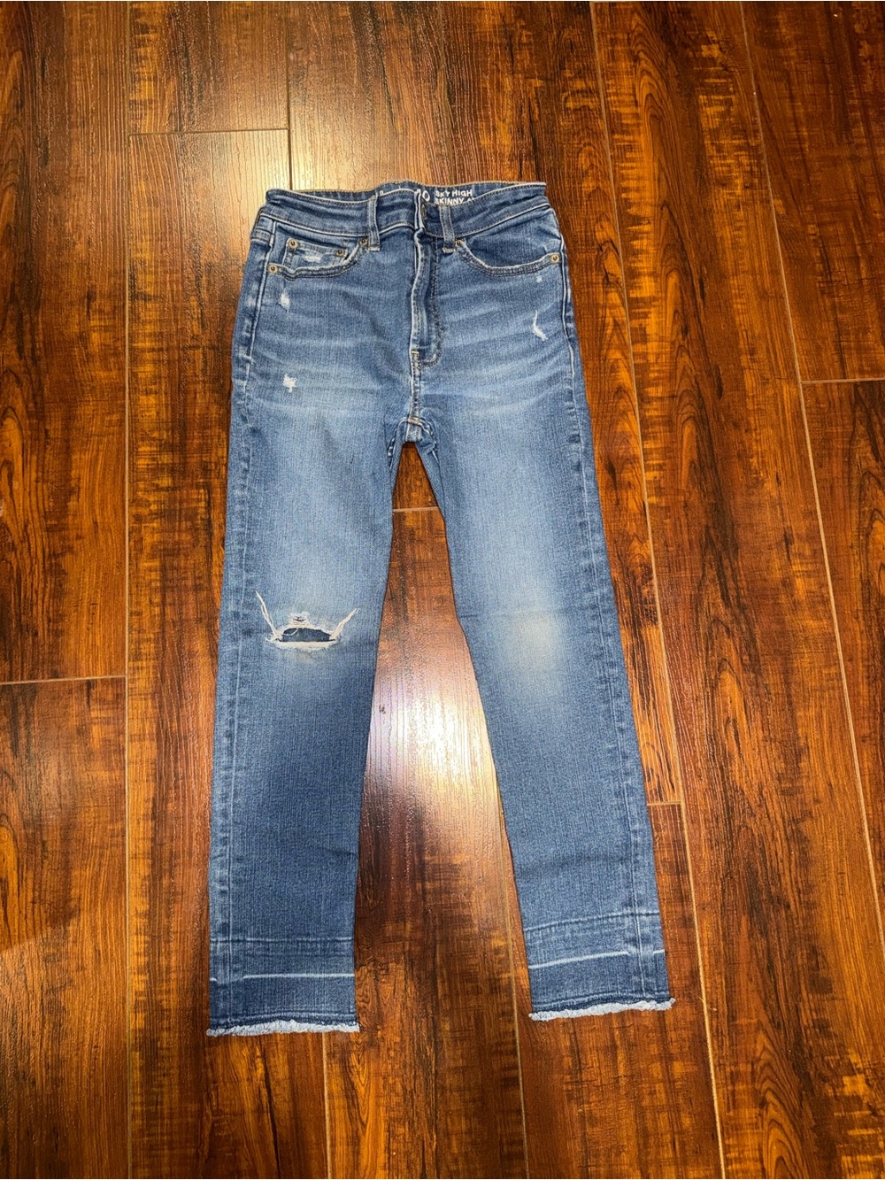 GAP Men's Medium Blue Skinny Jeans with Knee Distress